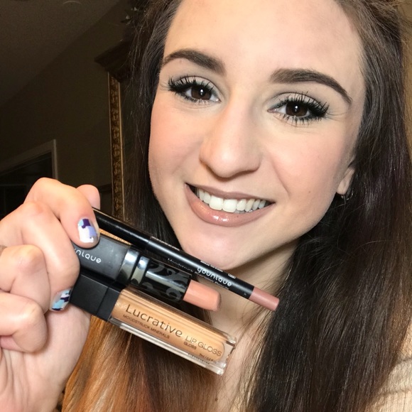 Meet your Posher, Christina - Picture 8 of 8